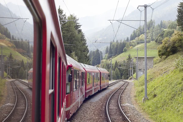 Alpské vlak. — Stock fotografie