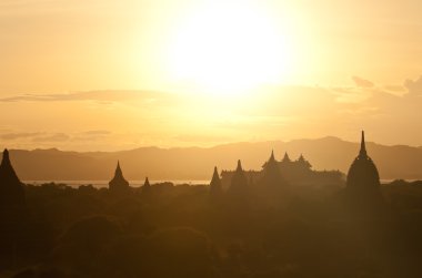 Sunrise bagan Myanmar tapınakları üzerinde