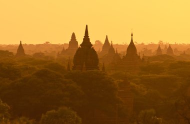 Sunrise bagan Myanmar tapınakları üzerinde