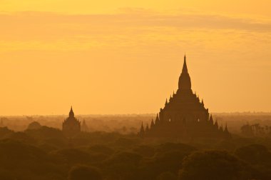 Sunrise bagan Myanmar tapınakları üzerinde