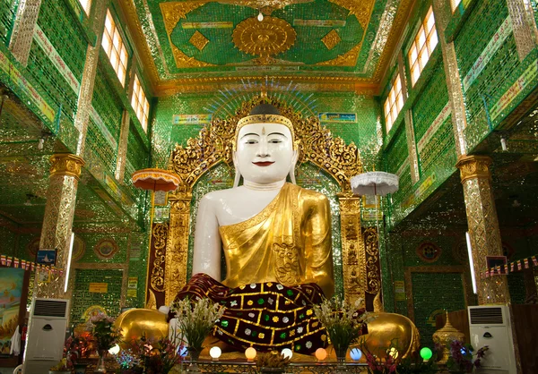 Buddhist temple in Myanmar — Stock Photo, Image