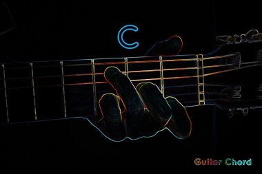 koyu arka plan üzerinde gitar akor