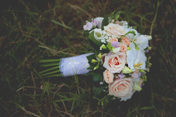 Bellissimo bouquet di fiori di nozze — Foto Stock