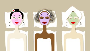 spa salon yüzleri üzerinde kozmetik maskesi güzel kadınlar