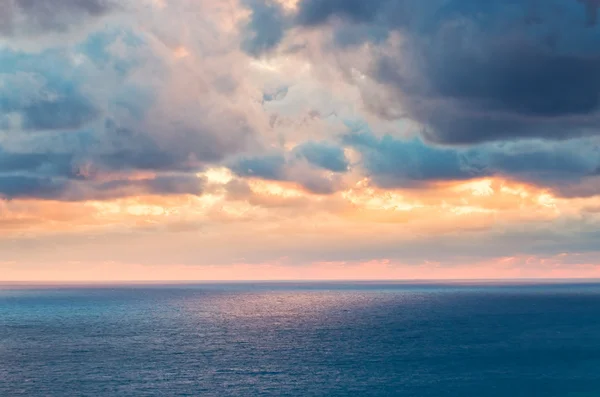 Salida del sol en el mar — Foto de Stock