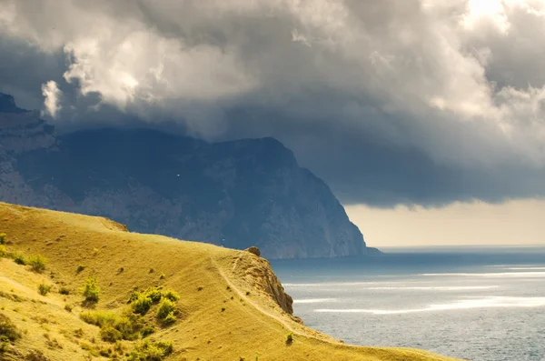 Mountains and the sea — Stock Photo, Image