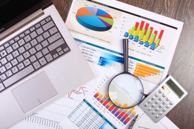 işadamı çalışma kağıtları ile