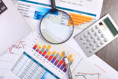 işadamı çalışma kağıtları ile