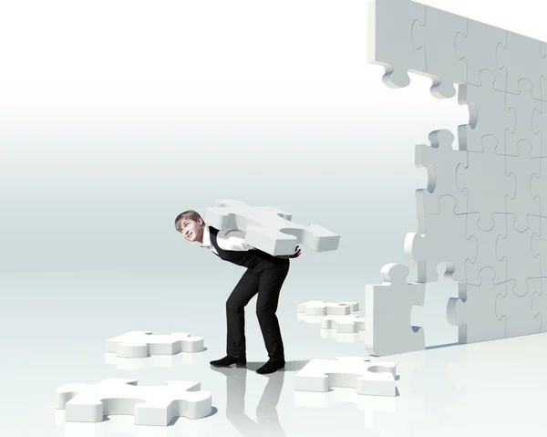 Homme d'affaires avec un puzzle pièces — Photo