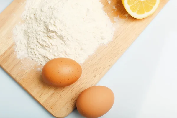 Prodotti diversi per fare il pane — Foto Stock