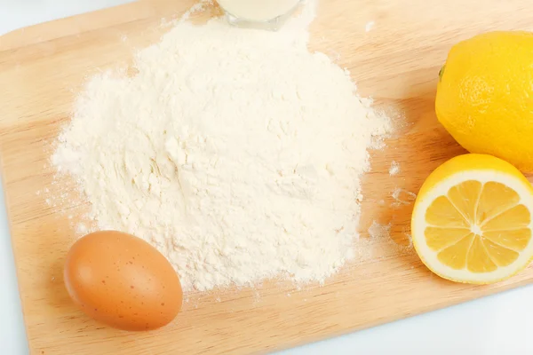 Verschiedene Produkte zum Brotbacken — Stockfoto