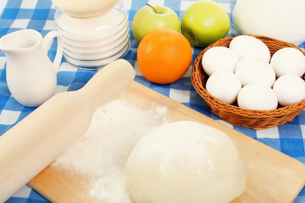 Verschillende producten te maken brood — Stockfoto