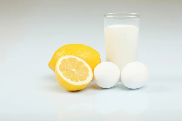 Mleko w słoik i jaj — Zdjęcie stockowe