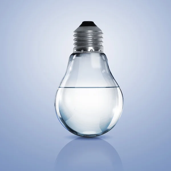 Электрическая лампочка с чистой водой — стоковое фото