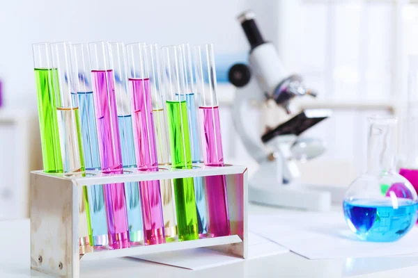 renkli sıvılar ile kimya Laboratuar kapkacakları