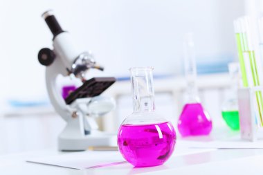 renkli sıvılar ile kimya Laboratuar kapkacakları