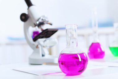 renkli sıvılar ile kimya Laboratuar kapkacakları