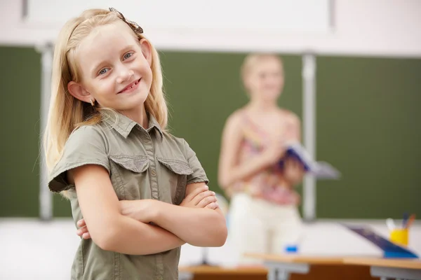 学校のクラスで少女 ストック写真