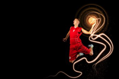 Topu olan bir basketbolcu