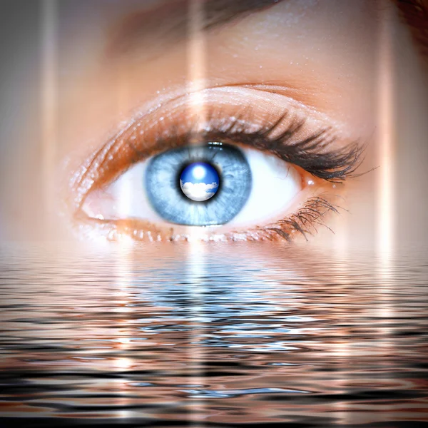 Eye overlooking water scenic — Stock Photo, Image