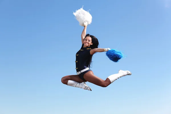 Giovane ballerina contro sfondo bianco — Foto Stock