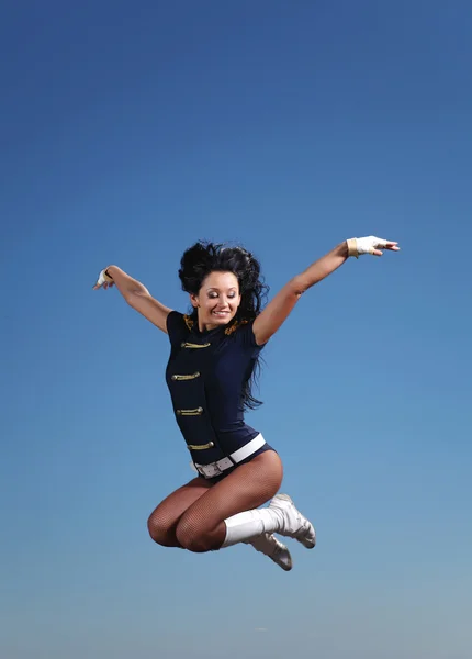 Joven bailarina femenina sobre fondo blanco — Foto de Stock