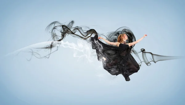 Moderní stylová tanečnice pózující — Stock fotografie