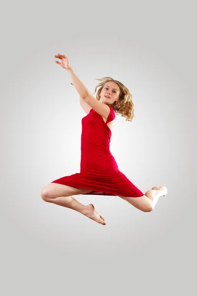 Young female dancer jumping — Stock Photo, Image