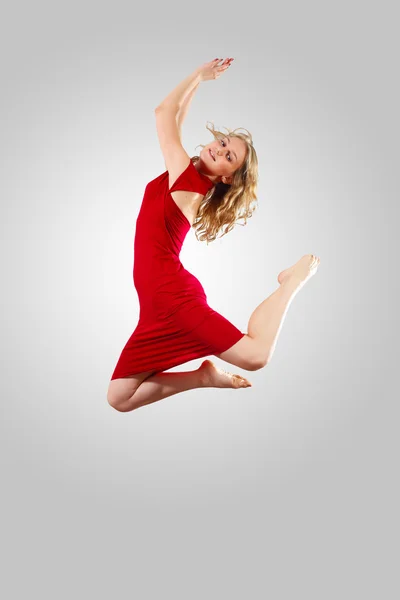 Young female dancer jumping — Stock Photo, Image