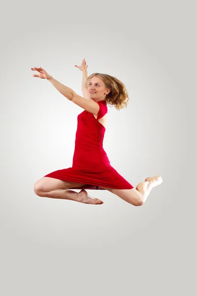 Young female dancer jumping — Stock Photo, Image