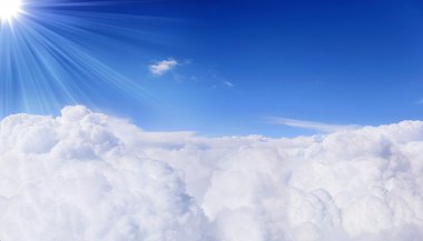 Mavi gökyüzü ve güneş.