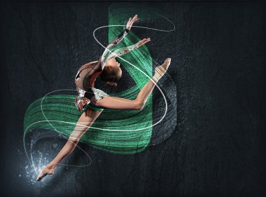 jimnastikçi elbise poz içinde genç bir kadın