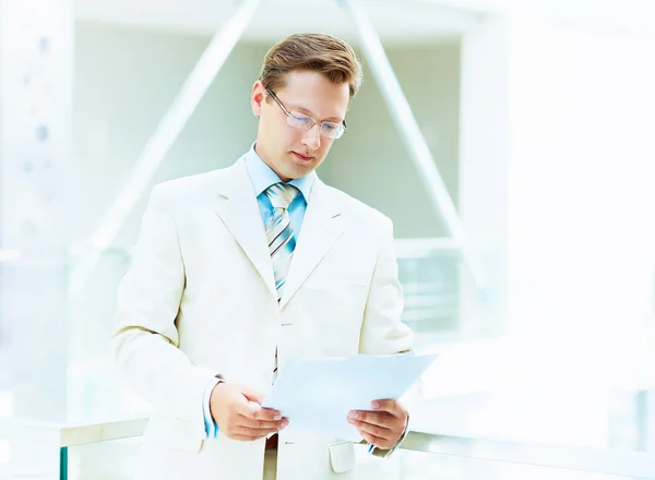 Retrato de un hombre de negocios... — Foto de Stock