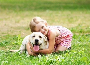köpeği ile küçük kız