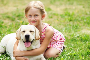 köpeği ile küçük kız