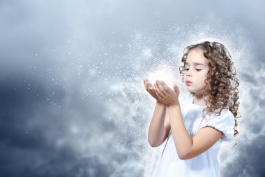 çocuk ile büyülü ışık