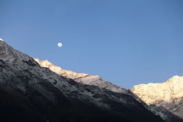 Karlı dağlar — Stok fotoğraf