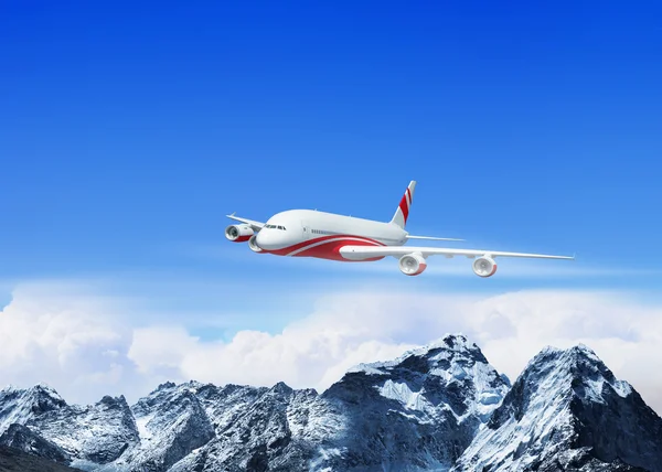 Weißes Passagierflugzeug über den Bergen — Stockfoto