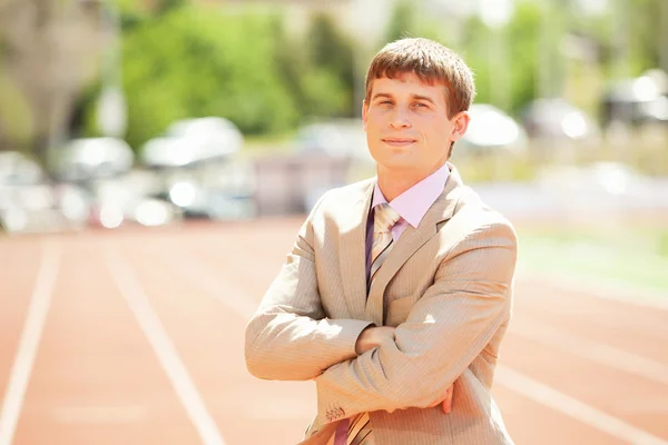 Empresario en estadio atlético y pista de carreras — Foto de Stock