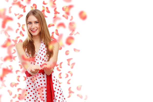 Hermosa mujer joven en vestido rojo — Foto de Stock