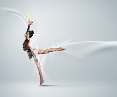 jimnastikçi elbise poz içinde genç bir kadın