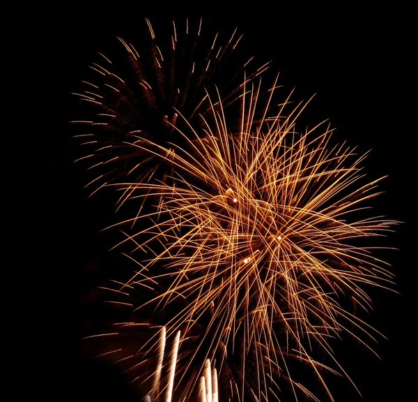 Fogos de artifício brilhantemente coloridos — Fotografia de Stock