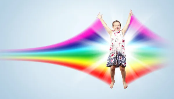 Jumping boldog gyerek — Stock Fotó