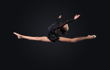 jimnastikçi elbise poz içinde genç bir kadın