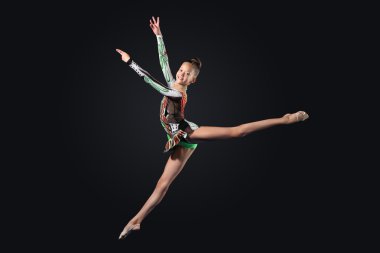 jimnastikçi elbise poz içinde genç bir kadın