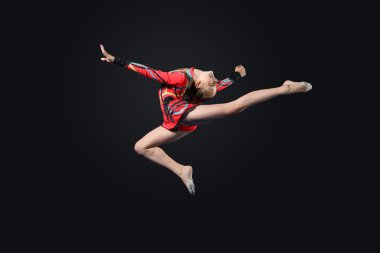 jimnastikçi elbise poz içinde genç bir kadın