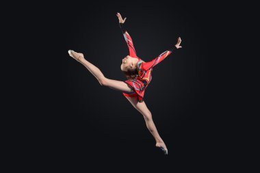 jimnastikçi elbise poz içinde genç bir kadın