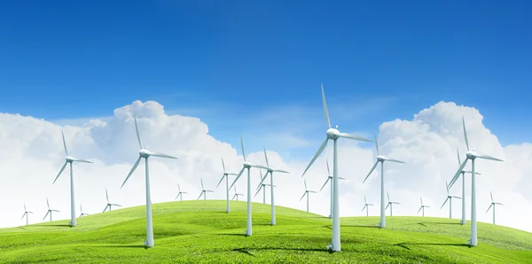 Moderne weiße Windkraftanlagen — Stockfoto