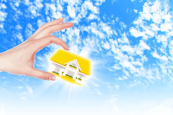 The house in hands on blue sky — Stock Photo, Image