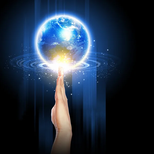 Hand touching the earth — Stock Photo, Image